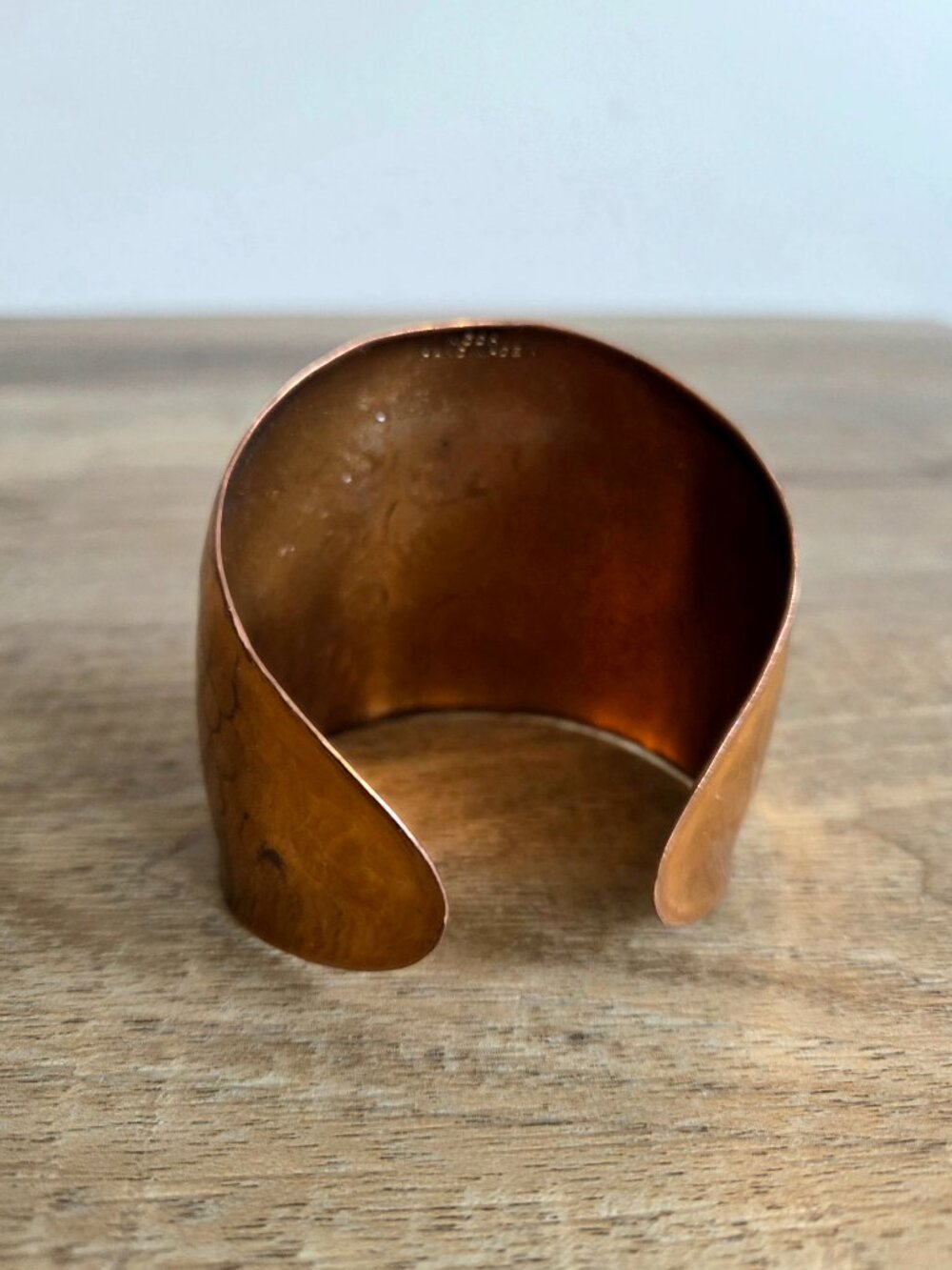 Vintage 1970s Moda Hand Made Hammered Copper Cuff Bungle Bracelet Native Tribal - Picture 4 of 9